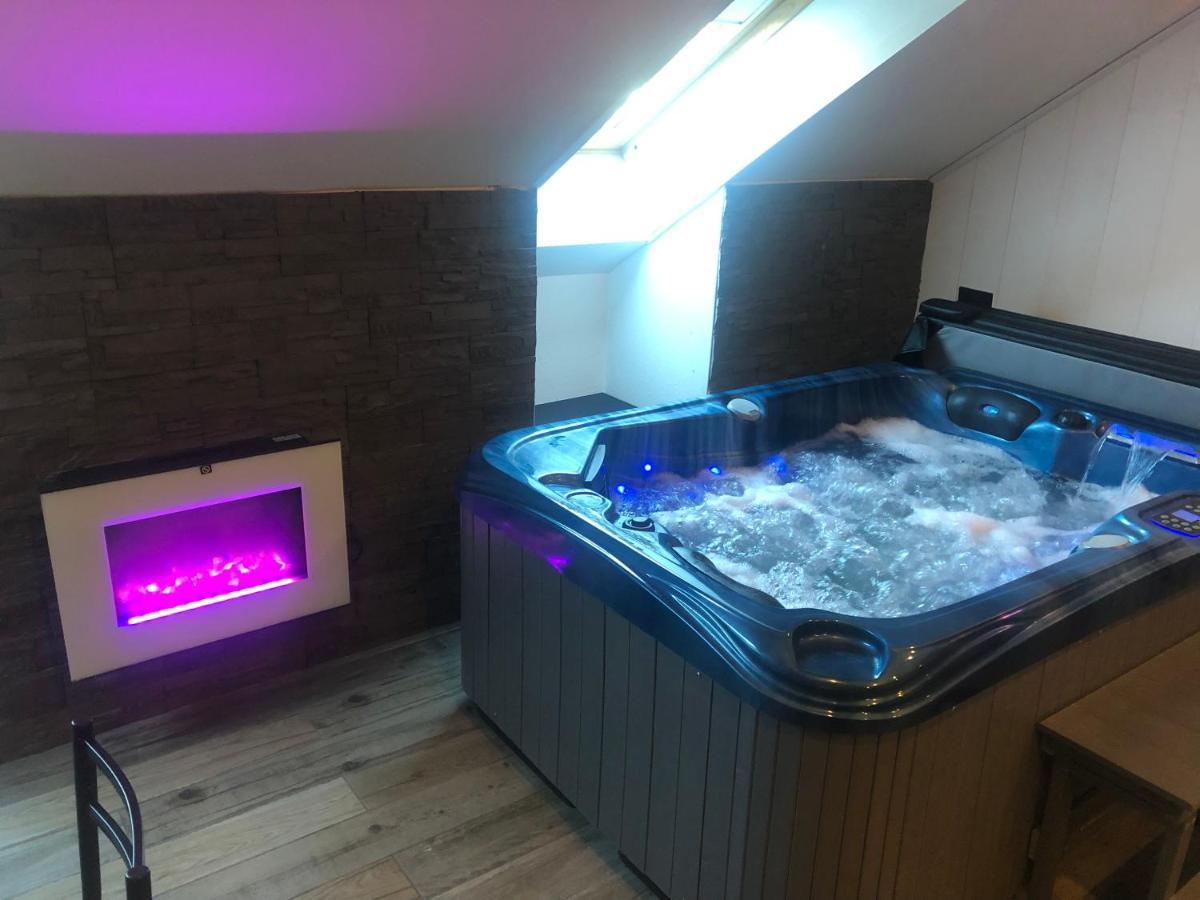 Les Bains Des Apartment *